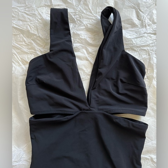 ARAKS ursa cutout one piece in black, size S - Picture 6 of 8